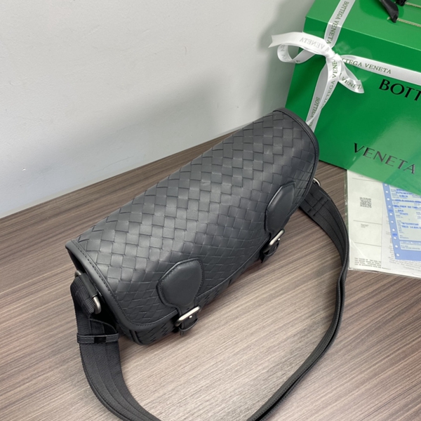 ボッテガヴェネタバッグ背面デザイン